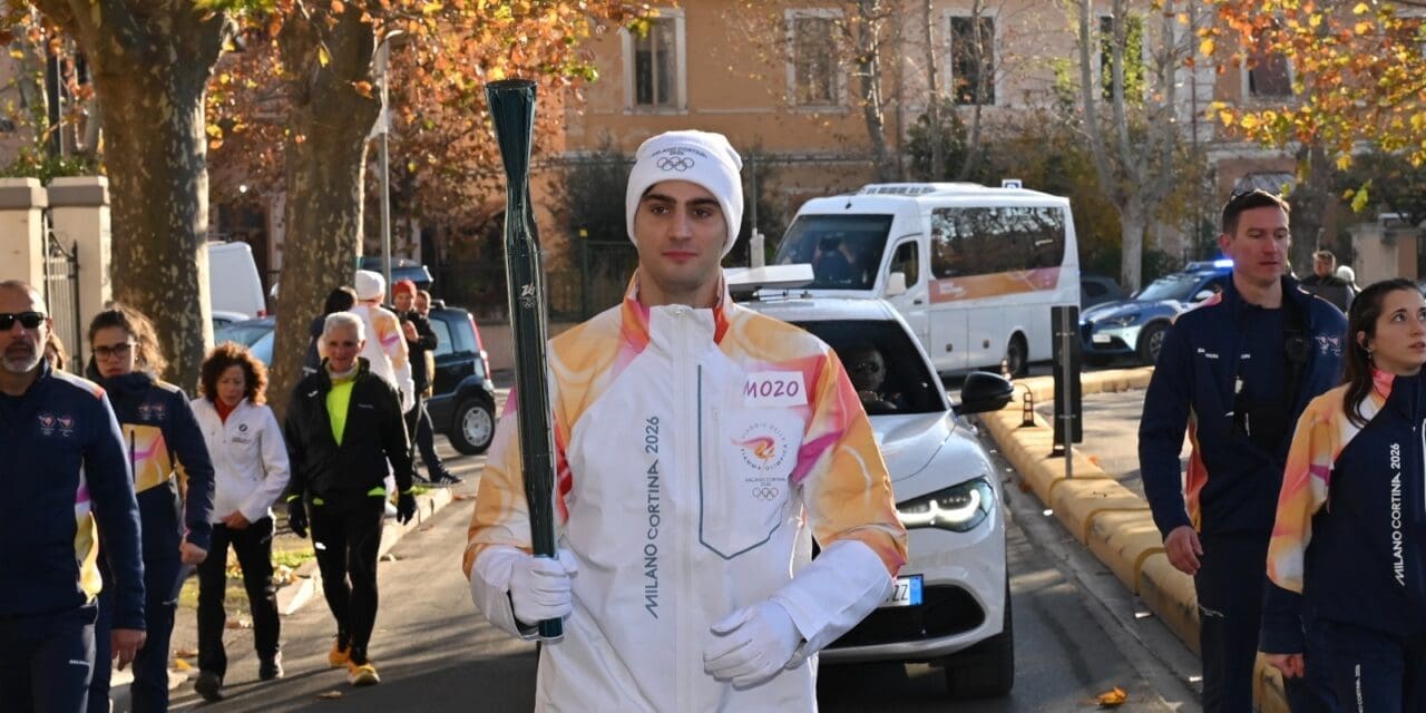 LORENZO ZAZZERI TEDOFORO: LA FIAMMA OLIMPICA ILLUMINA LA TOSCANA
